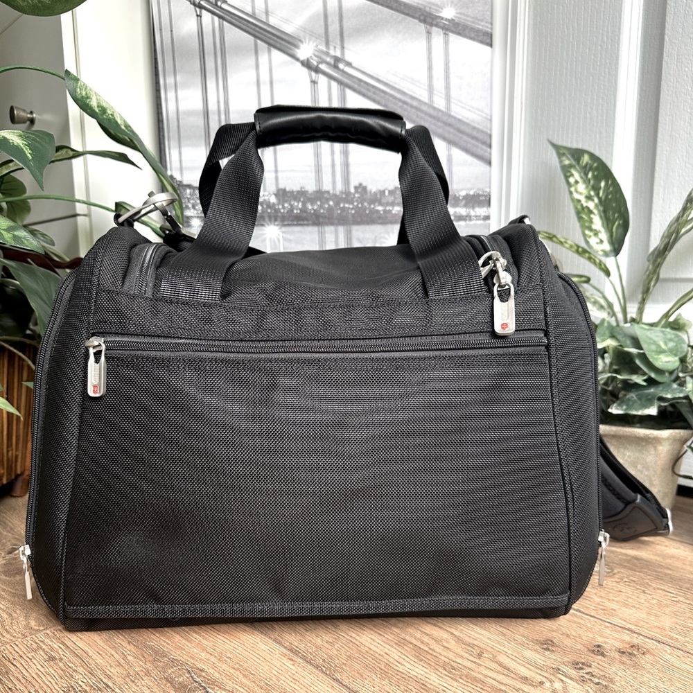 Victorinox Swiss Army Black Travel Duffle Bag - Unisex, Weekender Bag - Picture 2 of 16